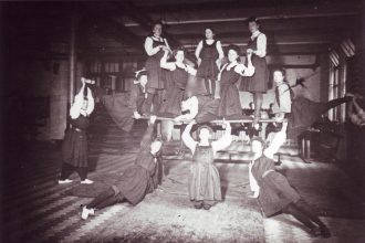 A gym lesson in 1905