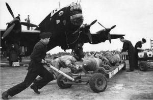 loading bombs Pocklington Airfield Loading bombs on Pocklington Airfield in 1943